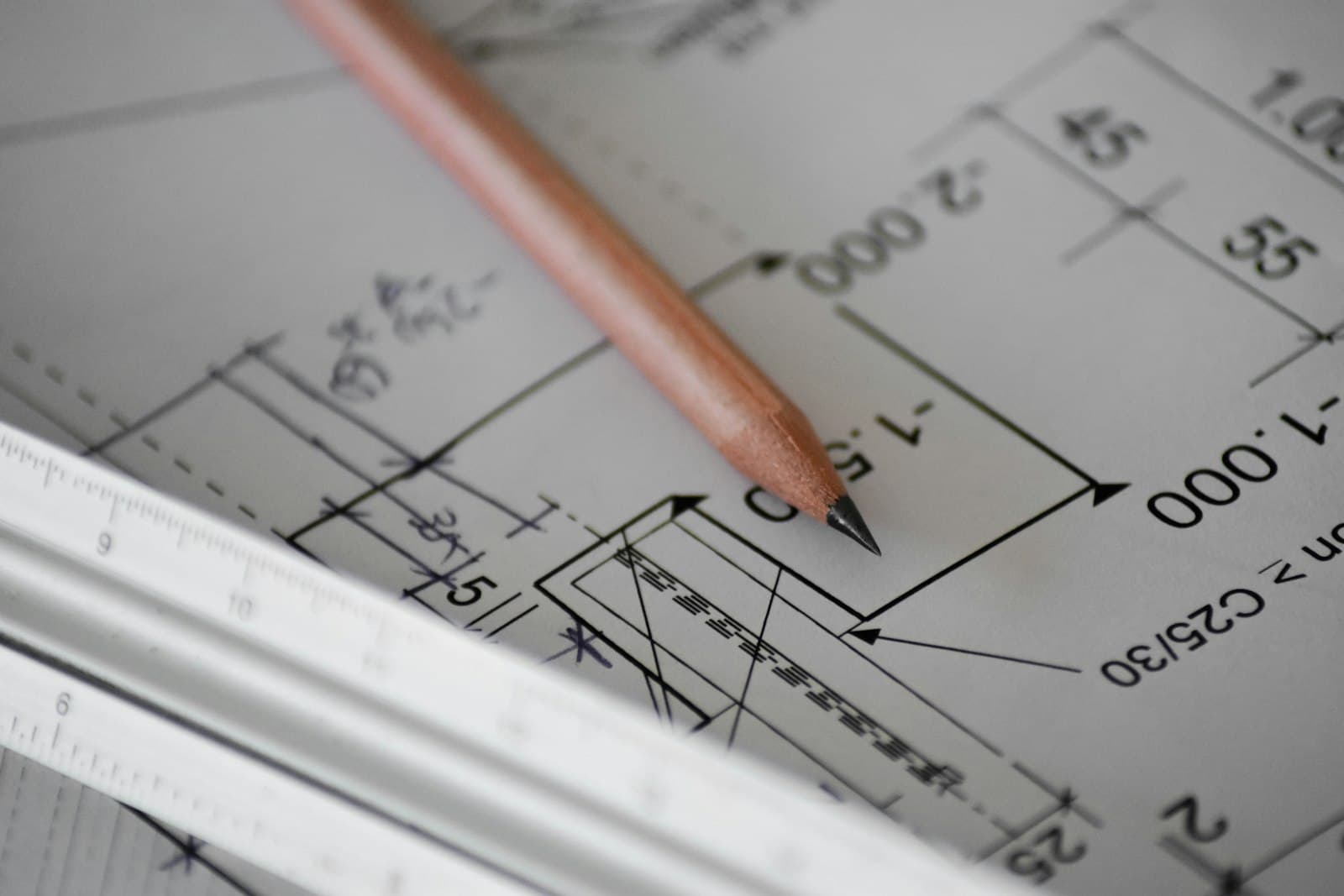 Plan de maison et crayon